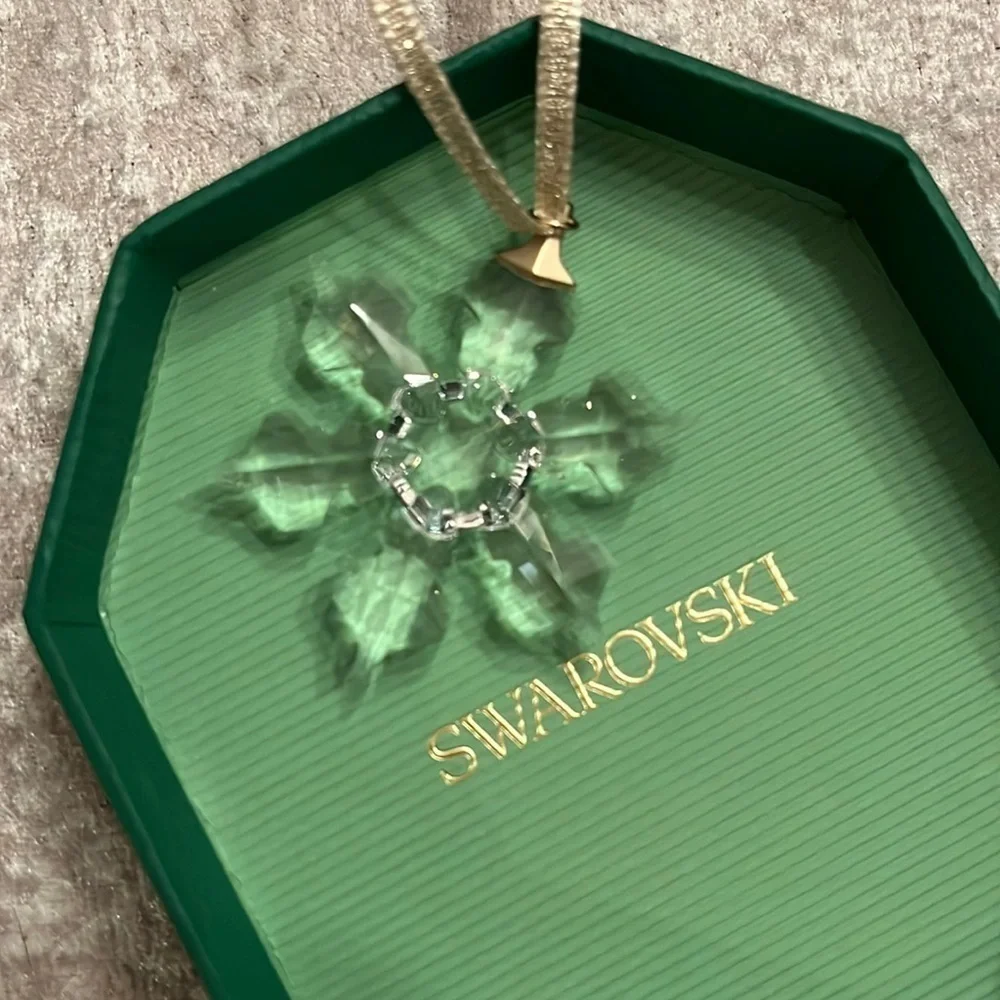 Brand New Swarovski White Crystal Little Snowflake Ornament Christmas Decoration